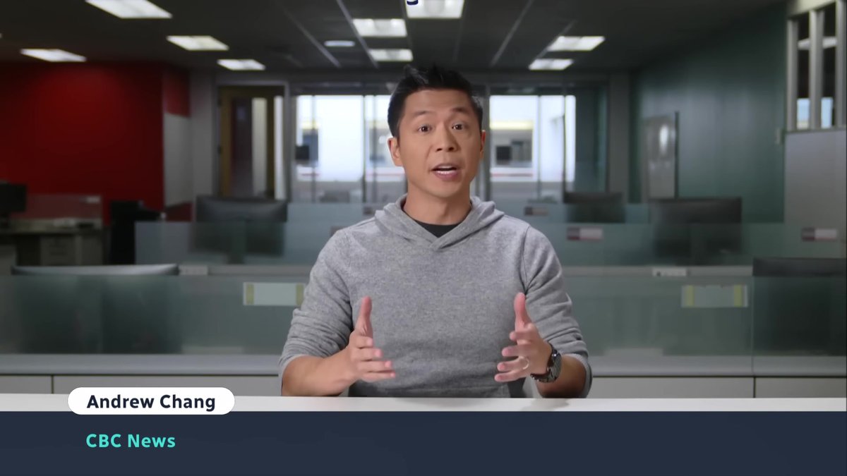 AC brave le -25°C en hoodie gris pour couvrir la grève portuaire