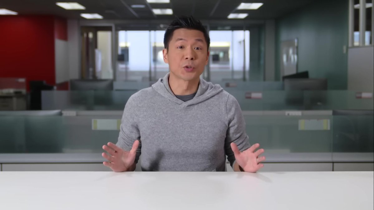 Chang’s Soft Gray Hoodie Was the Quietest Statement on Russia’s Economic Fragility