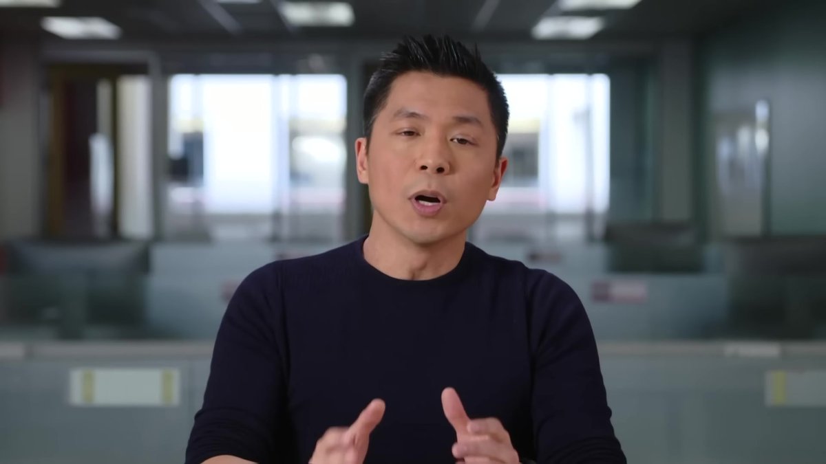 Chang’s Navy Knit Holds Steady Through the Zelenskyy Question