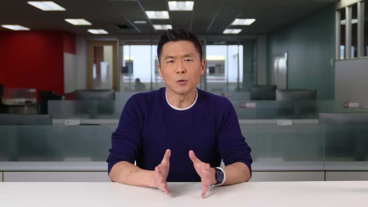 One Judge, One Navy Sweater: Andrew’s Quiet Power Dressing Is the Trend We’re Watching